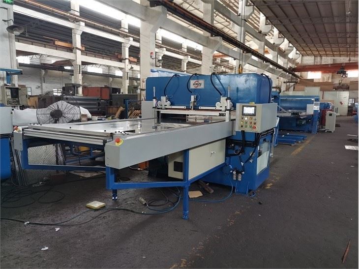Automatic Sponge Cutting Machine
